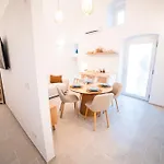 Doro Luxury 아파트